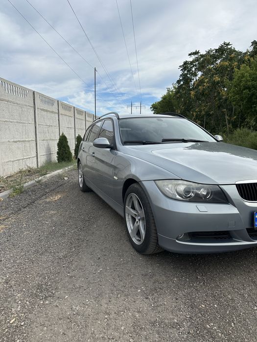 Продам BMW E91 320i