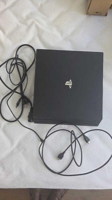 PlayStation 4 Pro 1TB + Caixa original + 2 Comandos + Jogo