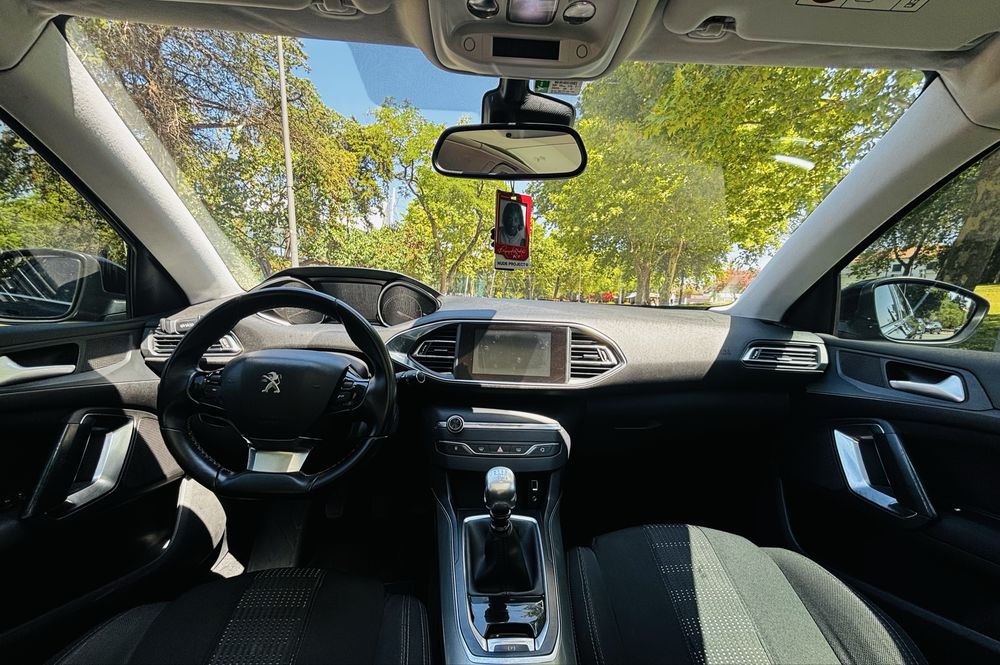 Peugeot 308 II SW 1.6 BlueHDi (versão Allure)