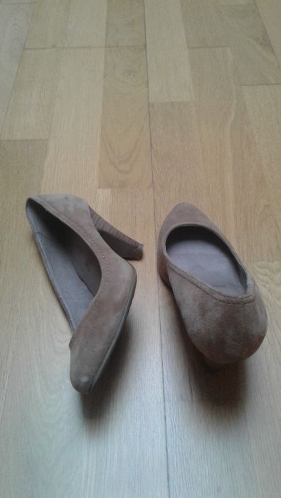 buty damskie na obcasie zamszowe beżowe 36