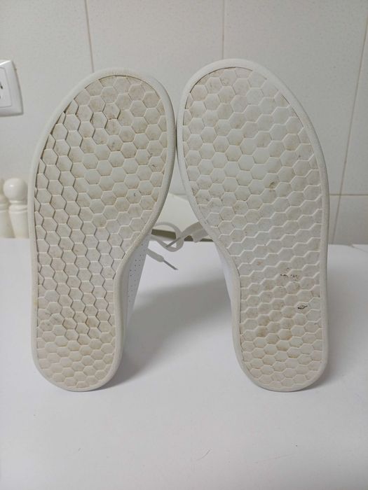 Ténis Adidas brancos Nº37.5