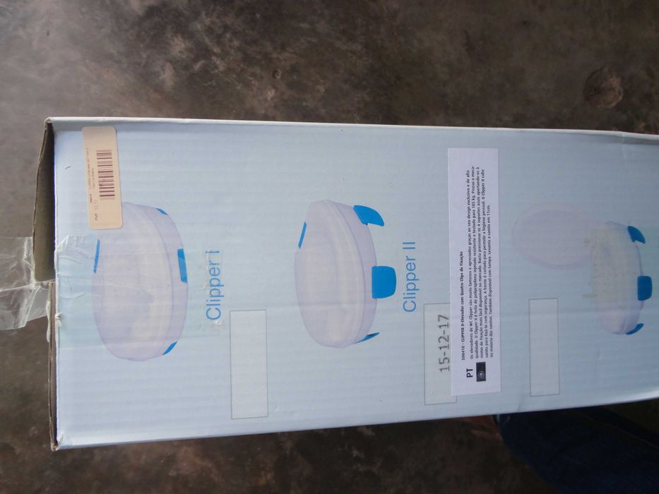 Assento elevatório de sanita novo