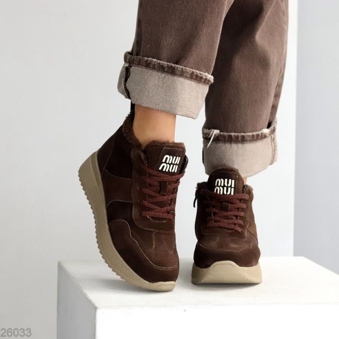 Жіночі шкіряні зимові черевики в кольорах