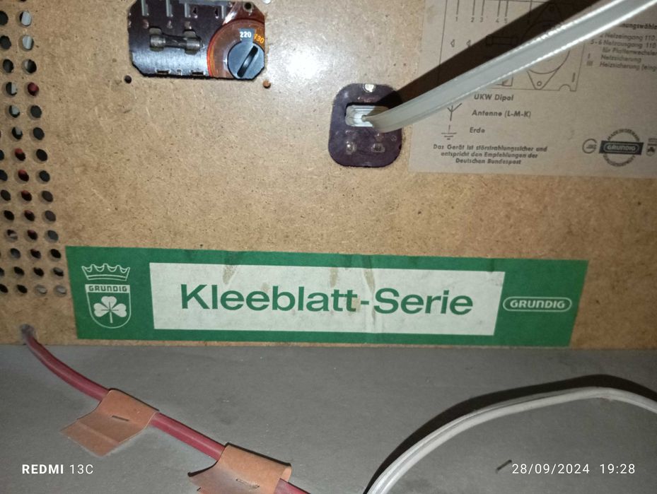 Móvel de radio e gira discos