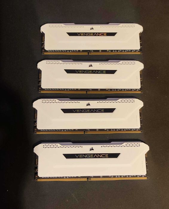 64gb RAM (4x16) DDR4 CL18 3600 MHz Corsair Vengeance RGB PRO SL