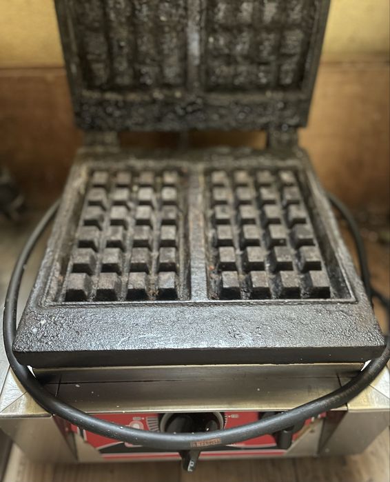 Professional Waffle Maker432788157770639362