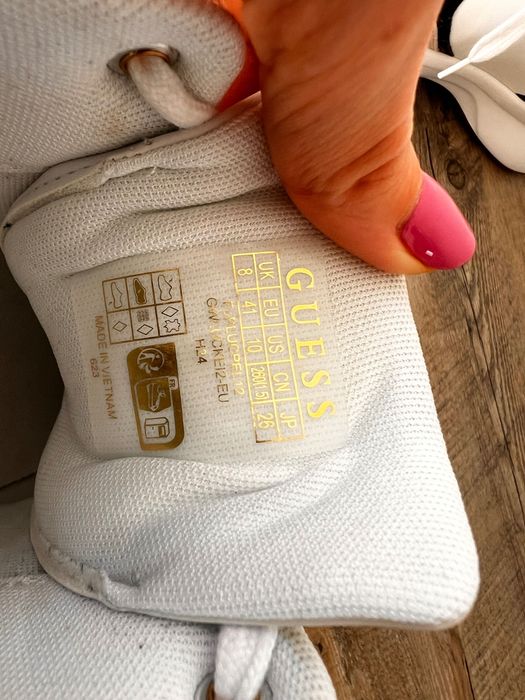 Guess Sneakersy Biały 41 rozmiar