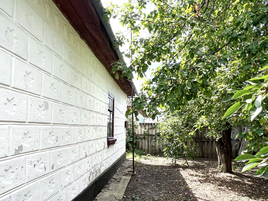 Продається будинок поруч з базаром!