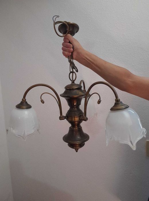 Gracioso Candeeiro de Sala  c/ 3 Túlipas