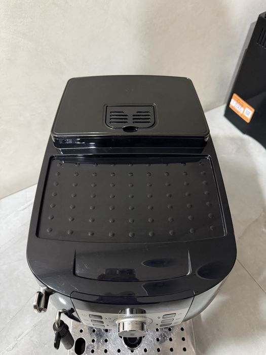 Кавомашина DeLonghi MagnificaS ECAM 22.110.B