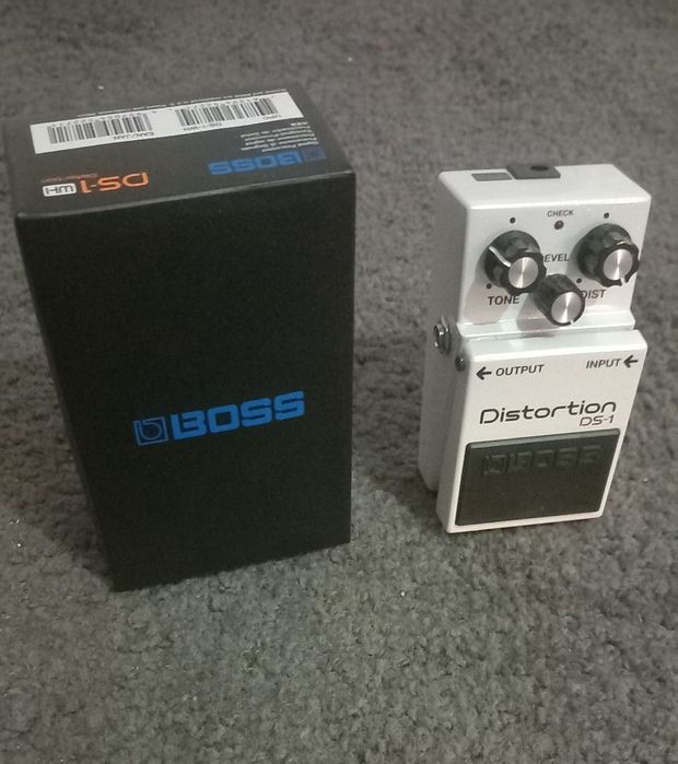 Pedal boss ds1 white edição especial