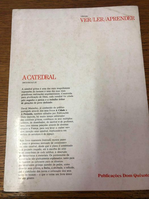 2 livros A Cidade Subterrânea e A Catedral  - David Macaulay