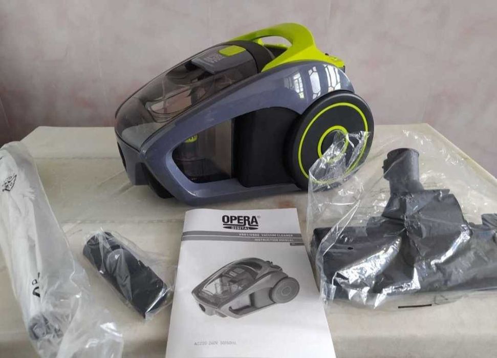 Продам потужний 3700Watt пилосос не мішковий 2.5л контейнерний пылесос