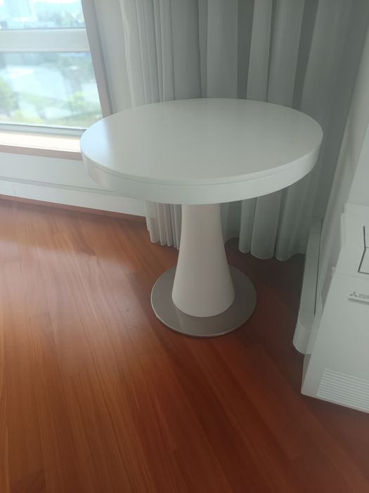 Mesa redonda maciça