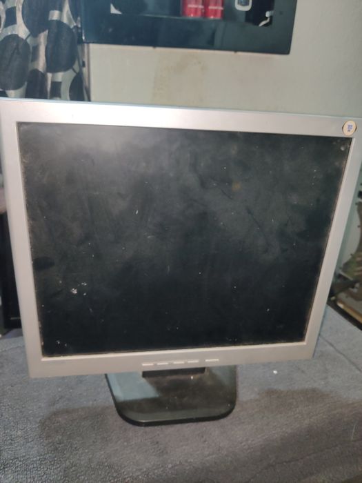 Working Samtron Monitor425906929182320642