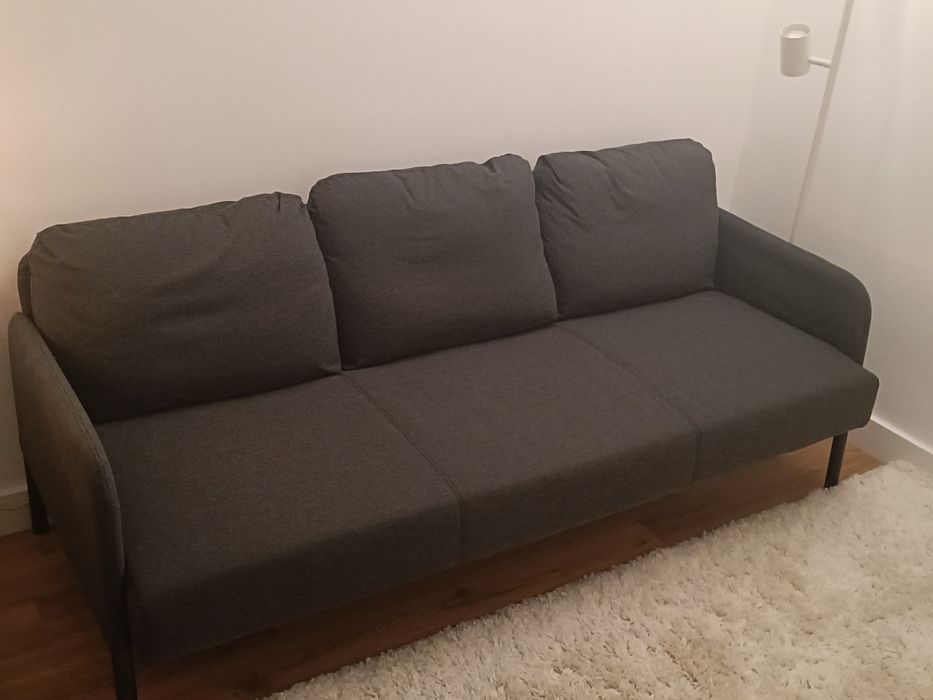 Sofá está nun bom estado