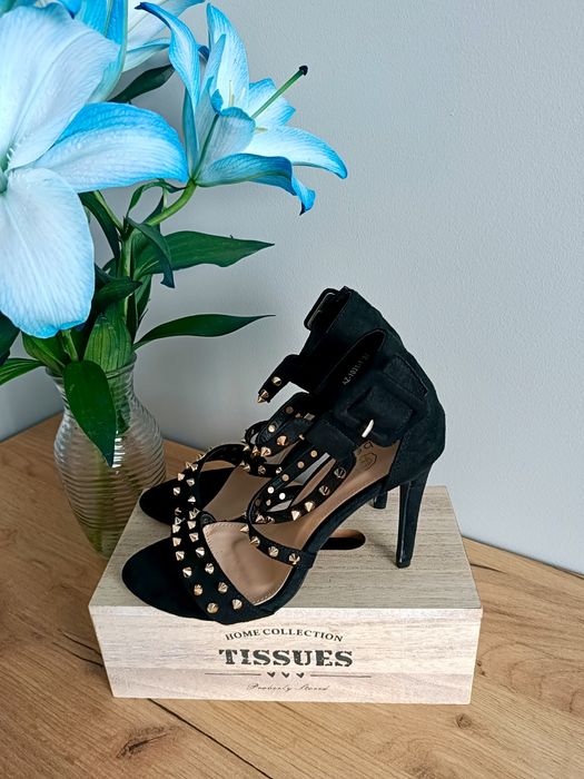 Nowe czarne sandały Roberto 37