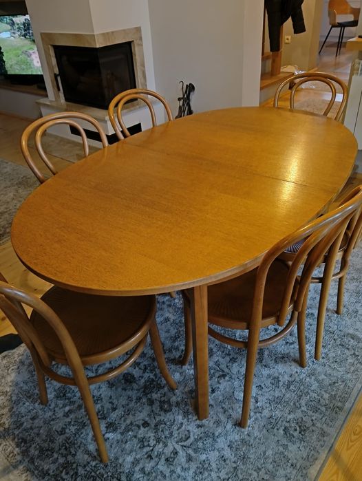 Stół i krzesła do jadalni