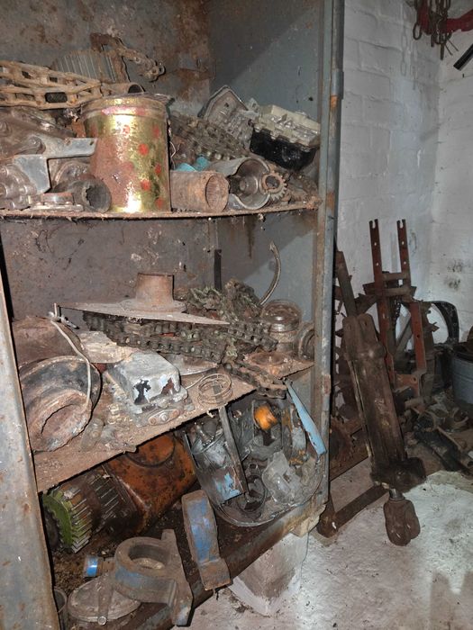 Трактор саморобний з інвентарем