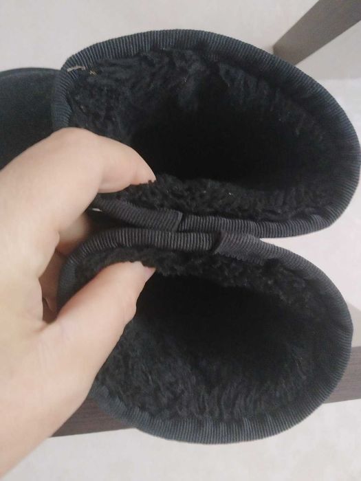 Продам уги на дівчинку, або хлопчика