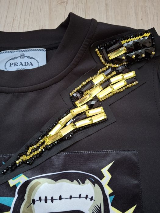 Продам кофтину Prada
