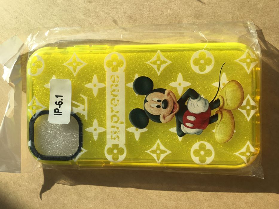 Чехол на телефон