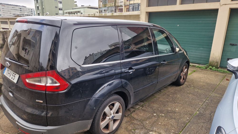 Ford galaxy 2.0 de 2010 . Tem 185km