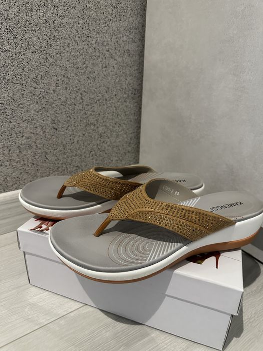 Продам жіноче взуття