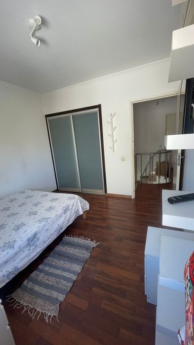 Alugo Quarto em moradia