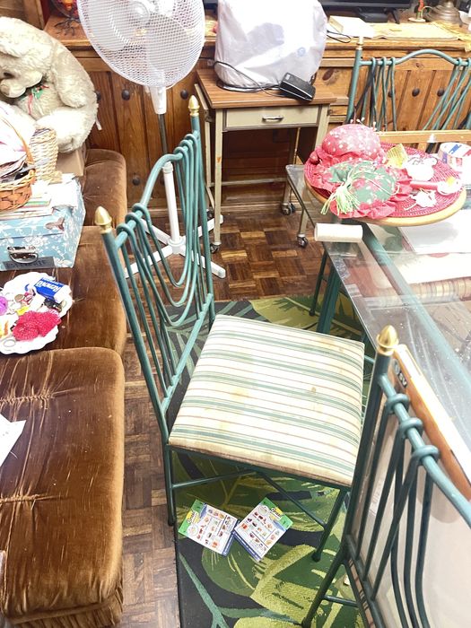 Mesa de vidro e ferro com 6 cadeiras