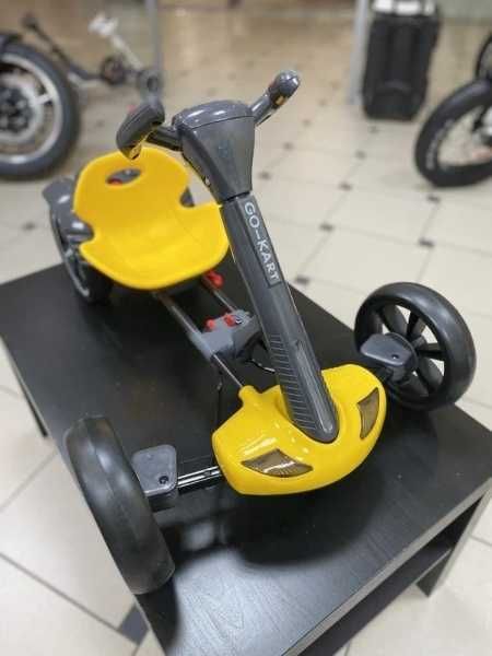 Дитячий електро карт Bambi M 6072 Пульт,світло,музика,складний