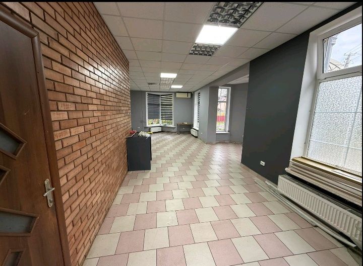 Продається нежитлове приміщення с.Крихівці