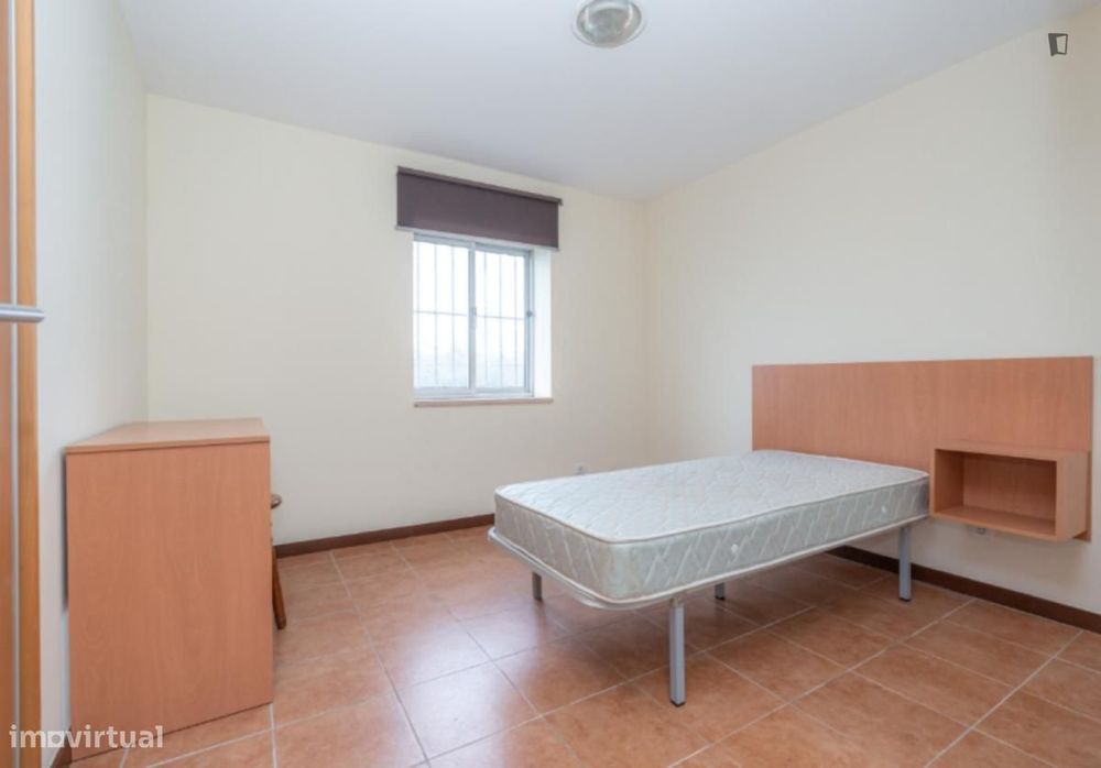 Quarto - localizado em São Martinho de Bispo Coimbra