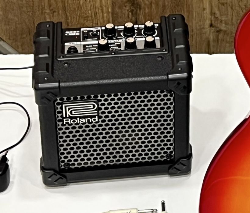 Усилитель Roland