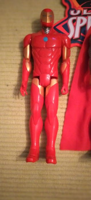 4 Figuras Marvel da Hasbro
Thor, Spider-Man, Homem de Ferro (Iron Man) e Spyder-Knight (Cavaleiro Aranha) da linha Marvel Avengers Titan Hero