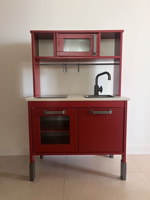 Kuchnia zabawkowa Ikea Duktig czerwona