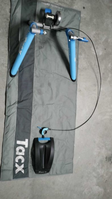 Rolo de Treino TACX Satori e Par de Rodas 26 Completas