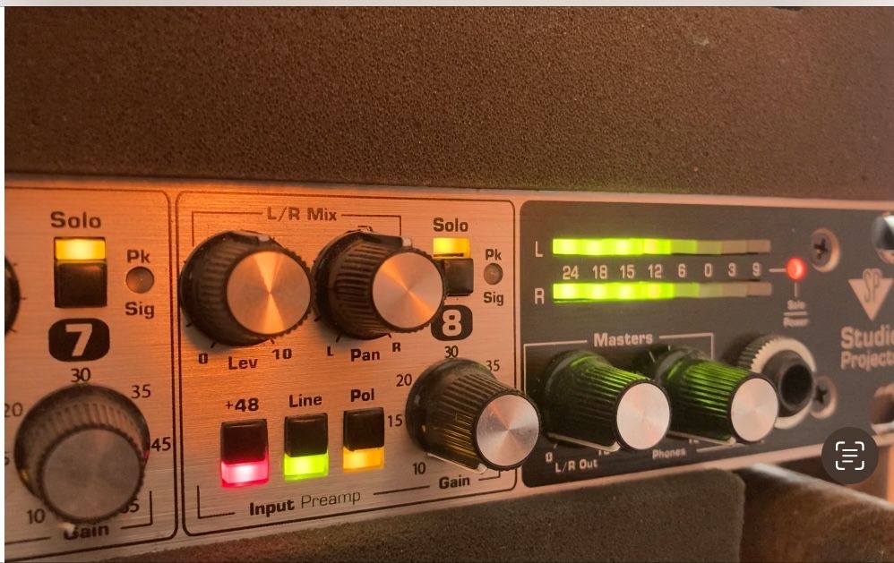 Preamplificador de microfone Studio Projects SP828