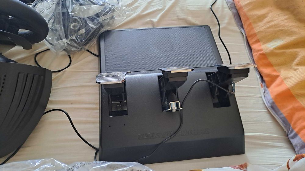 Kierownica Thrustmaster TX Leather Edition, stan BDB, PC, Xbox, RBR.