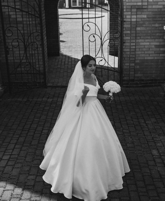 Весільне плаття пишне