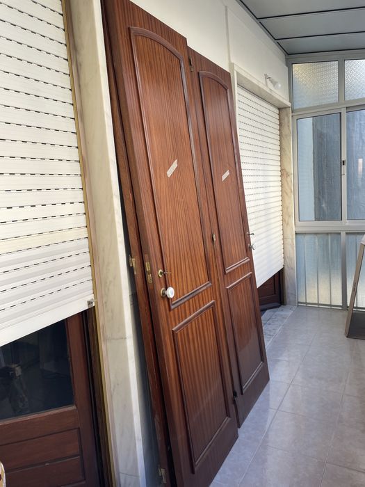 3 portas de madeira