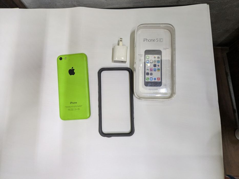 iPhone 5 телефон б.у