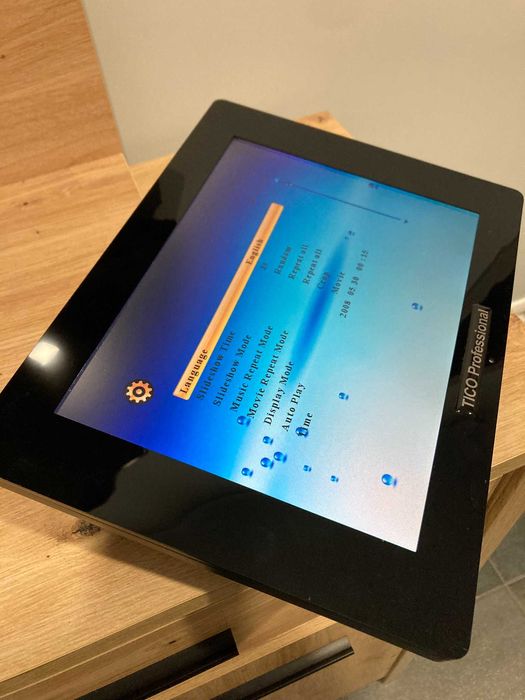 Цифрова фоторамка 11,8" Noname brand. Добрий стан. OLX-доставка