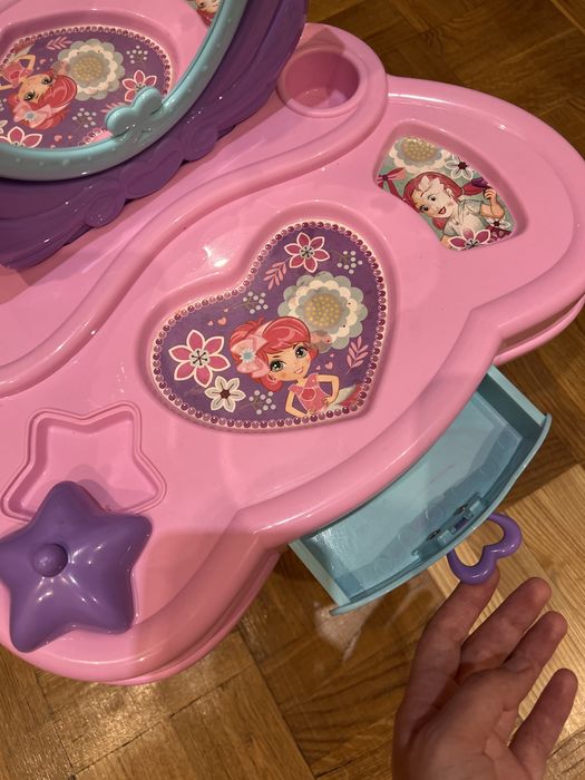 Дитячий столик / салон краси / перукарня