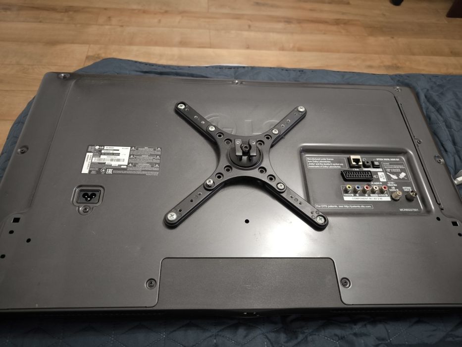 Телевізор LG-32lb653v з 3D