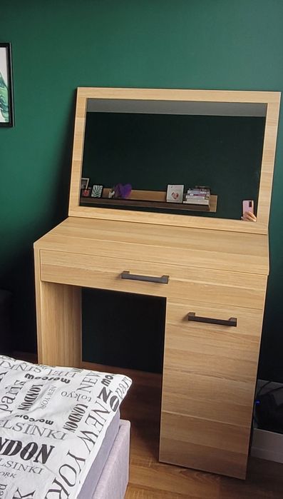 Toaletka z lustrem