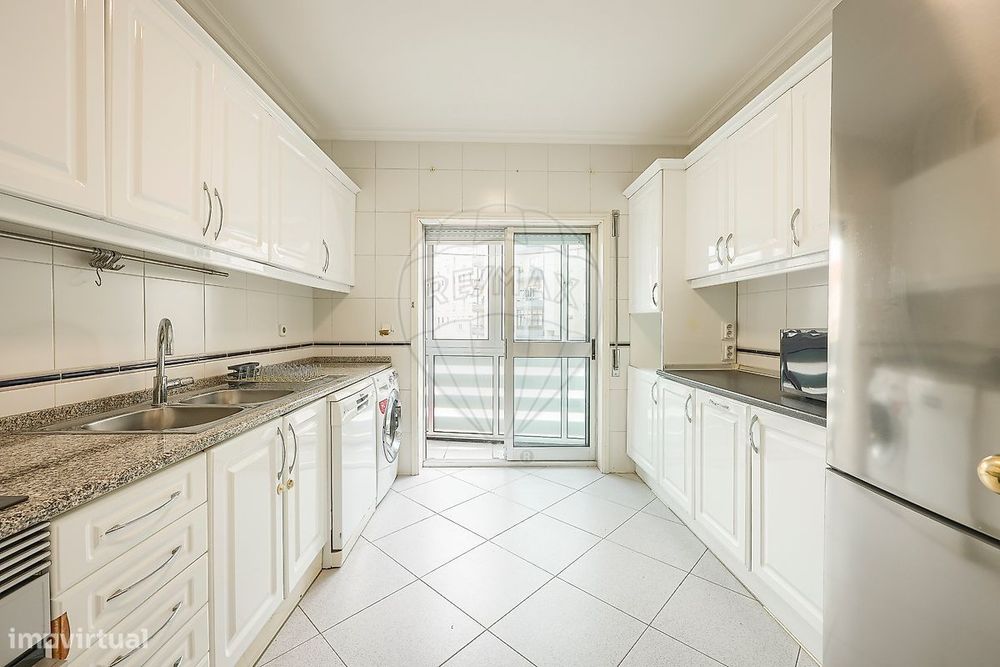 Apartamento T4 para arrendamento