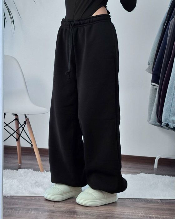 Новинка!!! Обʼємні прямі штани з затяжками знизу — чорні та сірі