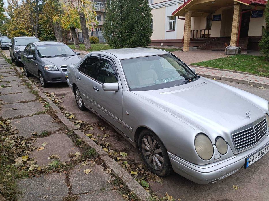 Mercedes-Benz E320