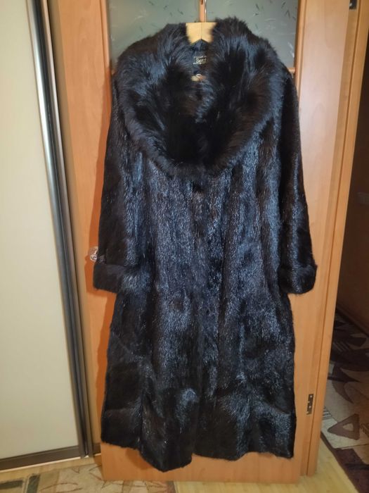 шуба з нутрії неношена